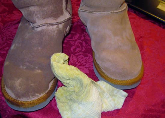 how to get water stains off uggs